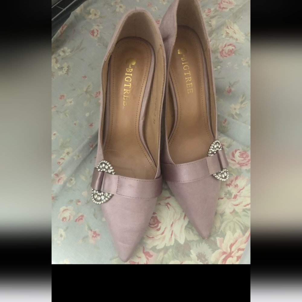 Big Tree mauve satin heels
